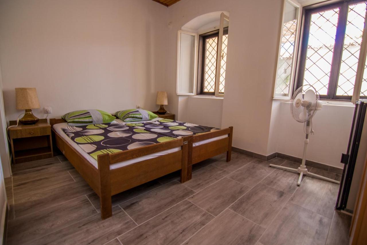 Hostel Flora Mali Lošinj Kültér fotó