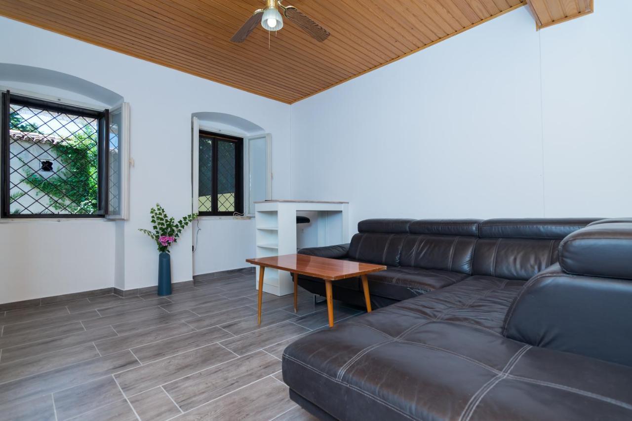 Hostel Flora Mali Lošinj Kültér fotó